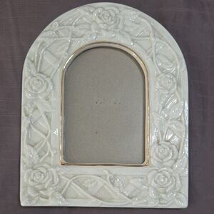 Elegant Cream Floral Photo Frame